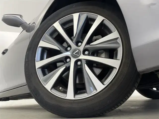 レクサス ＥＳ 300h 群馬県 2020(令2)年 4.7万km マーキュリーグレーマイカ 板金中のため陸送時間かかります（9/20）/三眼フルLEDヘッドライト/上下2段式アダプティブハイビームシステム/カラーヘッドアップディスプレイ/＝＝＝＝＝＝＝/純正12.3インチワイドディスプレイナビ/・フルセグTV/AM/FM/Bluetooth/・CD/DVD/AUX/USB/Miracast/=========/ムーンルーフ/Lexus Safety System＋/・プリクラッシュセーフティ/ミリ波レーダー＋単眼カメラ方式/・オートマチックハイビーム/・レーダークルーズコントロール/・ロードサインアシスト/・先行車発進告知機能/L texシート(運転席・助手席ベンチレーション機能・ヒーター)/ステアリングヒーター/電動チルト＆テレスコピックステアリング(オートアウェイ＆オートリターン機能付き)