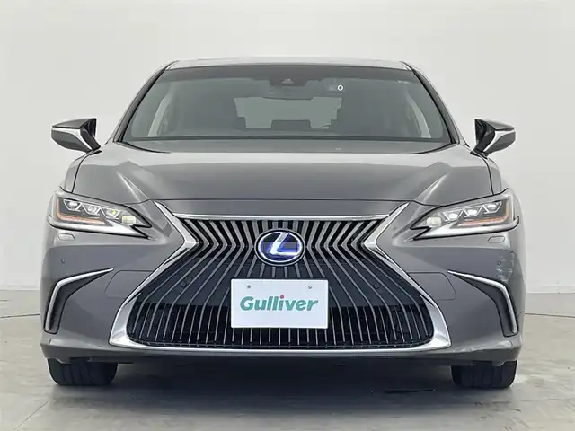 レクサス ＥＳ 300h 群馬県 2020(令2)年 4.7万km マーキュリーグレーマイカ 板金中のため陸送時間かかります（9/20）/三眼フルLEDヘッドライト/上下2段式アダプティブハイビームシステム/カラーヘッドアップディスプレイ/＝＝＝＝＝＝＝/純正12.3インチワイドディスプレイナビ/・フルセグTV/AM/FM/Bluetooth/・CD/DVD/AUX/USB/Miracast/=========/ムーンルーフ/Lexus Safety System＋/・プリクラッシュセーフティ/ミリ波レーダー＋単眼カメラ方式/・オートマチックハイビーム/・レーダークルーズコントロール/・ロードサインアシスト/・先行車発進告知機能/L texシート(運転席・助手席ベンチレーション機能・ヒーター)/ステアリングヒーター/電動チルト＆テレスコピックステアリング(オートアウェイ＆オートリターン機能付き)