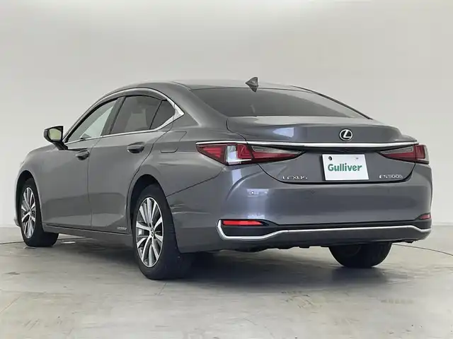レクサス ＥＳ 300h 群馬県 2020(令2)年 4.7万km マーキュリーグレーマイカ 板金中のため陸送時間かかります（9/20）/三眼フルLEDヘッドライト/上下2段式アダプティブハイビームシステム/カラーヘッドアップディスプレイ/＝＝＝＝＝＝＝/純正12.3インチワイドディスプレイナビ/・フルセグTV/AM/FM/Bluetooth/・CD/DVD/AUX/USB/Miracast/=========/ムーンルーフ/Lexus Safety System＋/・プリクラッシュセーフティ/ミリ波レーダー＋単眼カメラ方式/・オートマチックハイビーム/・レーダークルーズコントロール/・ロードサインアシスト/・先行車発進告知機能/L texシート(運転席・助手席ベンチレーション機能・ヒーター)/ステアリングヒーター/電動チルト＆テレスコピックステアリング(オートアウェイ＆オートリターン機能付き)