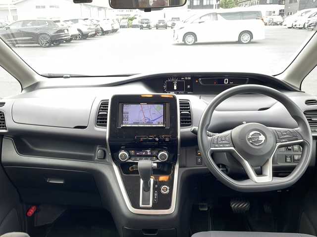日産 セレナ X Vセレクション 岩手県 2018(平30)年 4万km ブリリアントシルバー 社外ナビ/AM/FM/Bluetooth/バックカメラ/アラウンドビューモニター/ETC/ドライブレコーダー/クルーズコントロール/衝突被害軽減ブレーキ/レーンキープアシスト/横滑り防止装置/アイドリングストップ/オートライト/スマートキー/プッシュスタート/電動格納ミラー/取扱説明書