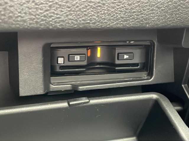 日産 セレナ X Vセレクション 岩手県 2018(平30)年 4万km ブリリアントシルバー 社外ナビ/AM/FM/Bluetooth/バックカメラ/アラウンドビューモニター/ETC/ドライブレコーダー/クルーズコントロール/衝突被害軽減ブレーキ/レーンキープアシスト/横滑り防止装置/アイドリングストップ/オートライト/スマートキー/プッシュスタート/電動格納ミラー/取扱説明書