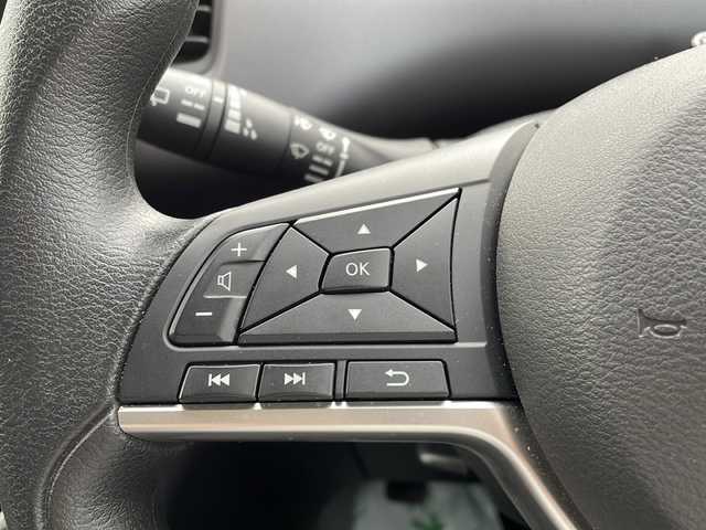 日産 セレナ X Vセレクション 岩手県 2018(平30)年 4万km ブリリアントシルバー 社外ナビ/AM/FM/Bluetooth/バックカメラ/アラウンドビューモニター/ETC/ドライブレコーダー/クルーズコントロール/衝突被害軽減ブレーキ/レーンキープアシスト/横滑り防止装置/アイドリングストップ/オートライト/スマートキー/プッシュスタート/電動格納ミラー/取扱説明書