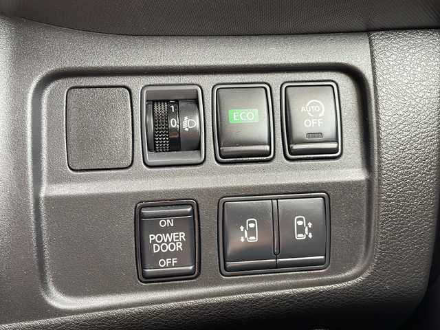 日産 セレナ X Vセレクション 岩手県 2018(平30)年 4万km ブリリアントシルバー 社外ナビ/AM/FM/Bluetooth/バックカメラ/アラウンドビューモニター/ETC/ドライブレコーダー/クルーズコントロール/衝突被害軽減ブレーキ/レーンキープアシスト/横滑り防止装置/アイドリングストップ/オートライト/スマートキー/プッシュスタート/電動格納ミラー/取扱説明書