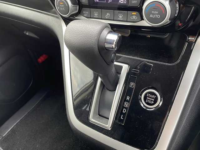 日産 セレナ X Vセレクション 岩手県 2018(平30)年 4万km ブリリアントシルバー 社外ナビ/AM/FM/Bluetooth/バックカメラ/アラウンドビューモニター/ETC/ドライブレコーダー/クルーズコントロール/衝突被害軽減ブレーキ/レーンキープアシスト/横滑り防止装置/アイドリングストップ/オートライト/スマートキー/プッシュスタート/電動格納ミラー/取扱説明書
