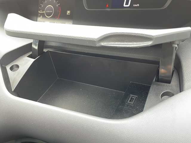 日産 セレナ X Vセレクション 岩手県 2018(平30)年 4万km ブリリアントシルバー 社外ナビ/AM/FM/Bluetooth/バックカメラ/アラウンドビューモニター/ETC/ドライブレコーダー/クルーズコントロール/衝突被害軽減ブレーキ/レーンキープアシスト/横滑り防止装置/アイドリングストップ/オートライト/スマートキー/プッシュスタート/電動格納ミラー/取扱説明書