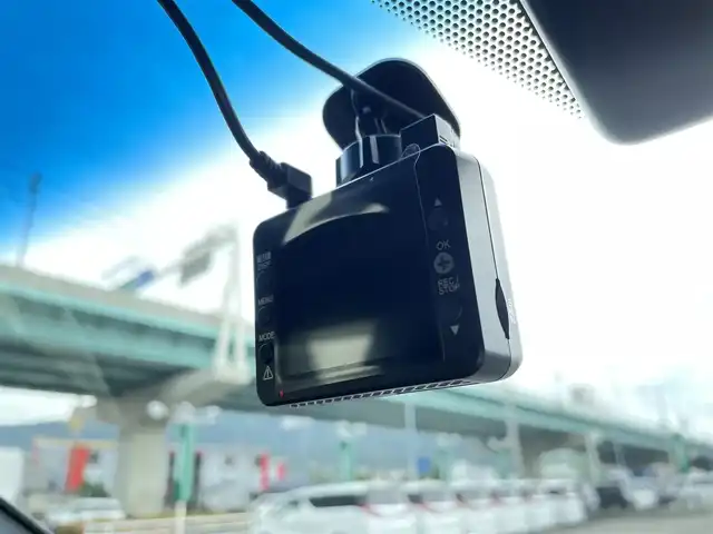 トヨタ ハリアー G 福岡県 2021(令3)年 4.7万km ホワイトパールクリスタルシャイン 純正8型メモリナビ（フルセグTV/BT）トヨタセーフティセンスバックカメラコーナーセンサー電動リアゲートレーダークルコンETCデジタルインナーミラー純正18インチアルミホイールスマートキープッシュスタート