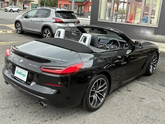 ＢＭＷ Ｚ４ sDrive20i スポーツ 京都府 2020(令2)年 1.5万km サファイアブラックP 電動ルーフ/イノベーションパッケージ/・アダプティブLEDヘッドランプ/・ハイビームアシスト/・ヘッドアップディスプレイ/純正HDDナビ＜10.25インチディスプレイ＞/・BT接続/・MSV/社外360°ドラレコ/ドライビングアシスト/・レーンディパーチャーアラート/・レーンチェンジウォーニング/・前車接近警告/・衝突回避被害軽減ブレーキ/・後車衝突警告/・リアクロストラフィックウォーニング/パーキングアシスト/・パーキングディスタンスコントロール/・パーキングアシスト/・リアビューカメラ/レザーシート/・パワーシート/・シートヒーター/レザーステアリング/・パドルシフト/・ステアリモコン/ミラーin ETC/サテンアルミニウムロールバー/アイドリングストップ/エレクトリックパーキングブレーキ/オートブレーキホールド/純正18インチアルミホイール/プッシュスタート/スマートキー2個/車両保証書