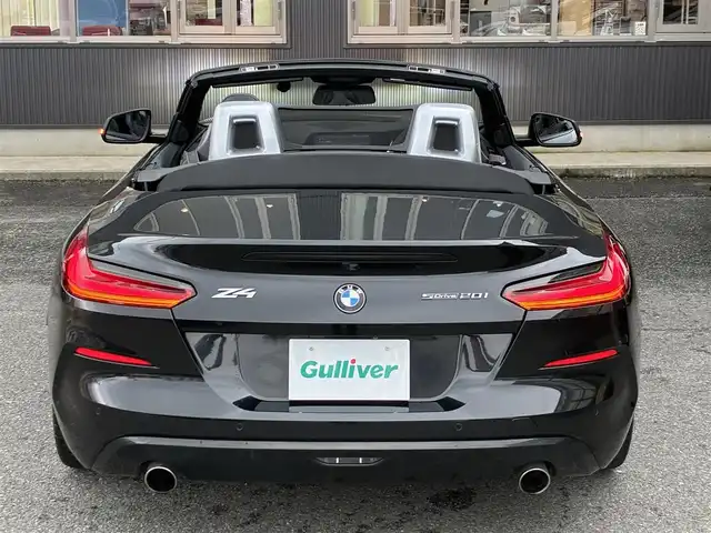 ＢＭＷ Ｚ４ sDrive20i スポーツ 京都府 2020(令2)年 1.5万km サファイアブラックP 電動ルーフ/イノベーションパッケージ/・アダプティブLEDヘッドランプ/・ハイビームアシスト/・ヘッドアップディスプレイ/純正HDDナビ＜10.25インチディスプレイ＞/・BT接続/・MSV/社外360°ドラレコ/ドライビングアシスト/・レーンディパーチャーアラート/・レーンチェンジウォーニング/・前車接近警告/・衝突回避被害軽減ブレーキ/・後車衝突警告/・リアクロストラフィックウォーニング/パーキングアシスト/・パーキングディスタンスコントロール/・パーキングアシスト/・リアビューカメラ/レザーシート/・パワーシート/・シートヒーター/レザーステアリング/・パドルシフト/・ステアリモコン/ミラーin ETC/サテンアルミニウムロールバー/アイドリングストップ/エレクトリックパーキングブレーキ/オートブレーキホールド/純正18インチアルミホイール/プッシュスタート/スマートキー2個/車両保証書