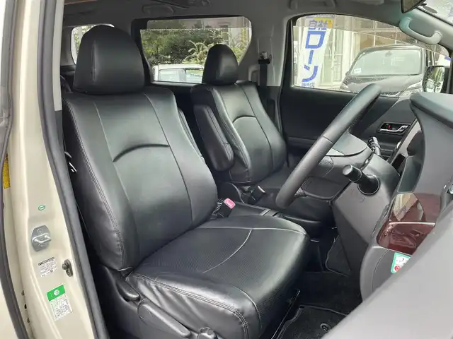 トヨタ アルファード 240S 愛知県 2013(平25)年 12万km ゴールドパールクリスタルシャイン (株)IDOMが運営する【じしゃロン名古屋鳴海店】の自社ローン専用車両になりますこちらは現金またはオートローンご利用時の価格です。自社ローンご希望の方は別途その旨お申付け下さい/社外ナビ/・型番：VIE-X009/・フルセグTV/SD/DVD/CD/BT/・バックカメラ/・ETC/・社外フリップダウン/革張ステアリング/・ステアリング/両側パワースライドドア/プッシュスタート/・スマートキー/電動格納ミラー/・ウィンカーミラー/キセノンヘッドライト/・フォグランプ/・オートライト/ドアバイザー/純正フロアマット