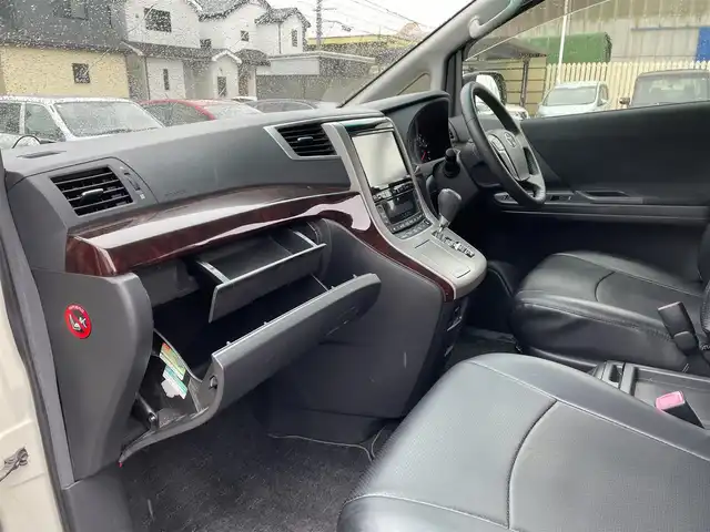 トヨタ アルファード 240S 愛知県 2013(平25)年 12万km ゴールドパールクリスタルシャイン (株)IDOMが運営する【じしゃロン名古屋鳴海店】の自社ローン専用車両になりますこちらは現金またはオートローンご利用時の価格です。自社ローンご希望の方は別途その旨お申付け下さい/社外ナビ/・型番：VIE-X009/・フルセグTV/SD/DVD/CD/BT/・バックカメラ/・ETC/・社外フリップダウン/革張ステアリング/・ステアリング/両側パワースライドドア/プッシュスタート/・スマートキー/電動格納ミラー/・ウィンカーミラー/キセノンヘッドライト/・フォグランプ/・オートライト/ドアバイザー/純正フロアマット