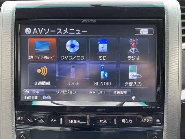 トヨタ アルファード 240S 愛知県 2013(平25)年 12万km ゴールドパールクリスタルシャイン (株)IDOMが運営する【じしゃロン名古屋鳴海店】の自社ローン専用車両になりますこちらは現金またはオートローンご利用時の価格です。自社ローンご希望の方は別途その旨お申付け下さい/社外ナビ/・型番：VIE-X009/・フルセグTV/SD/DVD/CD/BT/・バックカメラ/・ETC/・社外フリップダウン/革張ステアリング/・ステアリング/両側パワースライドドア/プッシュスタート/・スマートキー/電動格納ミラー/・ウィンカーミラー/キセノンヘッドライト/・フォグランプ/・オートライト/ドアバイザー/純正フロアマット