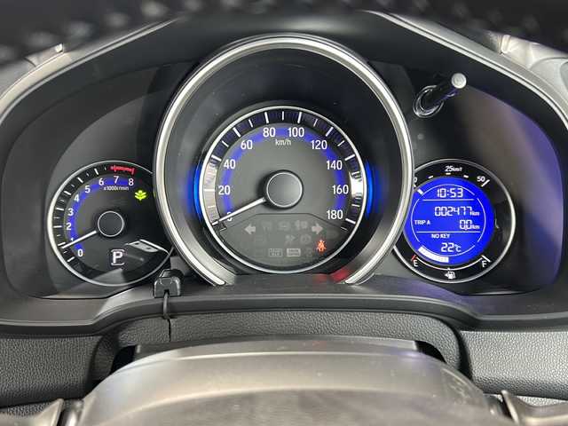 ホンダ フィット 15XL 富山県 2016(平28)年 0.3万km ティンテッドシルバーM 禁煙車/４ＷＤ/純正ＳＤナビ(地図SD無し)/ワンセグＴＶ/バックカメラ/クルーズコントロール/衝突軽減ブレーキ/アイドリングストップ/ＵＳＢ入力端子/純正フロアマット/純正アルミホイール/シートヒーター/ＥＴＣ/保証書