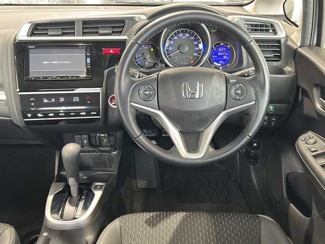 ホンダ フィット 15XL 富山県 2016(平28)年 0.3万km ティンテッドシルバーM 禁煙車/４ＷＤ/純正ＳＤナビ(地図SD無し)/ワンセグＴＶ/バックカメラ/クルーズコントロール/衝突軽減ブレーキ/アイドリングストップ/ＵＳＢ入力端子/純正フロアマット/純正アルミホイール/シートヒーター/ＥＴＣ/保証書
