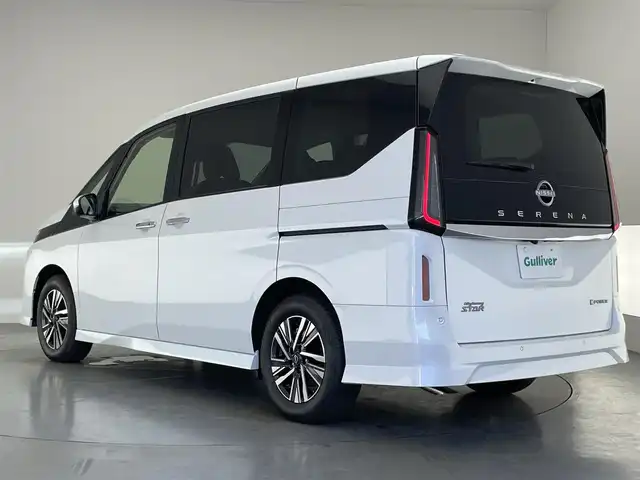 日産 セレナ e－パワー ハイウェイスター V 愛知県 2025(令7)年 0.1千km 白 登録済未使用車　純１２．３型ＤＡナビＴＶ　禁煙　全方位カメラ　プロパイロット　ＢＳＭ　内蔵前後ドラレコ　デジタルインナーミラー　ＨＤＭＩ　ワイヤレス充電　衝突軽減　車線逸脱　両側パワスラ　ハンドル支援/e-POWER　ハイウエイスターV　ヘッドランプ オートレベライザー+アダプティブLEDヘッドライトシステム+インテリジェント アラウンドビューモニター（移動物 検知機能付）+インテリジェント ルームミラー+アドバンスドドライブアシストディスプレイ（12.3インチカラーディスプレイ）+統合型インターフェースディスプレイ+ワイヤレス充電器+6スピーカー+NissanConnectナビゲーションシステム（地デジ内蔵）+車載通信ユニット（TCU［Telematics Control Unit］）+ETC2.0ユニット（ビルトインタイプ）+ドライブレコーダー（前後セット）+プロパイロット（ナビリンク機能付）+プロパイロット緊急停止支援システム（SOSコール機能付）+SOSコール（488/400円）