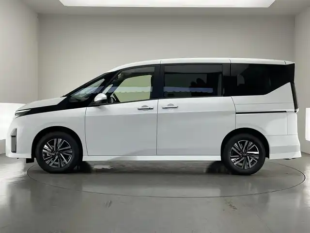 日産 セレナ e－パワー ハイウェイスター V 愛知県 2025(令7)年 0.1千km 白 登録済未使用車　純１２．３型ＤＡナビＴＶ　禁煙　全方位カメラ　プロパイロット　ＢＳＭ　内蔵前後ドラレコ　デジタルインナーミラー　ＨＤＭＩ　ワイヤレス充電　衝突軽減　車線逸脱　両側パワスラ　ハンドル支援/e-POWER　ハイウエイスターV　ヘッドランプ オートレベライザー+アダプティブLEDヘッドライトシステム+インテリジェント アラウンドビューモニター（移動物 検知機能付）+インテリジェント ルームミラー+アドバンスドドライブアシストディスプレイ（12.3インチカラーディスプレイ）+統合型インターフェースディスプレイ+ワイヤレス充電器+6スピーカー+NissanConnectナビゲーションシステム（地デジ内蔵）+車載通信ユニット（TCU［Telematics Control Unit］）+ETC2.0ユニット（ビルトインタイプ）+ドライブレコーダー（前後セット）+プロパイロット（ナビリンク機能付）+プロパイロット緊急停止支援システム（SOSコール機能付）+SOSコール（488/400円）