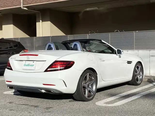 メルセデス・ベンツ ＳＬＣ１８０ スポーツ 大阪府 2017(平29)年 4.1万km ポーラホワイト 電動オープン/純正ナビ/フルセグテレビ/バックカメラ/ブラインドスポットモニター/コーナーセンサー/スポーツサスペンション/アイドリングストップ/追従式クルーズコントロール/ビルトインETC/両席メモリ付きパワーシート/DVD再生/アダプティブLEDヘッドライト/ウィンカーミラー/アナログ時計/9速ATミッション/禁煙車