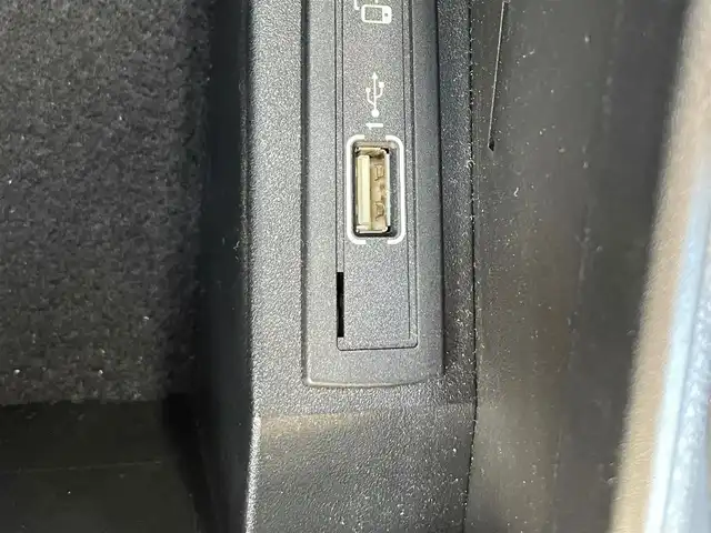 メルセデス・ベンツ ＳＬＣ１８０ スポーツ 大阪府 2017(平29)年 4.1万km ポーラホワイト 電動オープン/純正ナビ/フルセグテレビ/バックカメラ/ブラインドスポットモニター/コーナーセンサー/スポーツサスペンション/アイドリングストップ/追従式クルーズコントロール/ビルトインETC/両席メモリ付きパワーシート/DVD再生/アダプティブLEDヘッドライト/ウィンカーミラー/アナログ時計/9速ATミッション/禁煙車