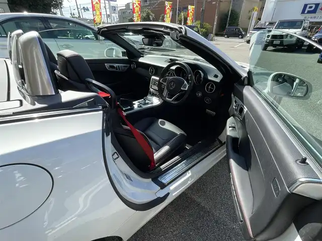 メルセデス・ベンツ ＳＬＣ１８０ スポーツ 大阪府 2017(平29)年 4.1万km ポーラホワイト 電動オープン/純正ナビ/フルセグテレビ/バックカメラ/ブラインドスポットモニター/スポーツサスペンション/アイドリングストップ/追従式クルーズコントロール/ビルトインETC/アダプティブLEDヘッドライト/ウィンカーミラー/アナログ時計/9速ATミッション