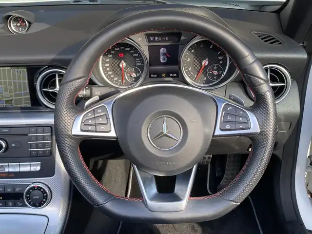 メルセデス・ベンツ ＳＬＣ１８０ スポーツ 大阪府 2017(平29)年 4.1万km ポーラホワイト 電動オープン/純正ナビ/フルセグテレビ/バックカメラ/ブラインドスポットモニター/コーナーセンサー/スポーツサスペンション/アイドリングストップ/追従式クルーズコントロール/ビルトインETC/両席メモリ付きパワーシート/DVD再生/アダプティブLEDヘッドライト/ウィンカーミラー/アナログ時計/9速ATミッション/禁煙車