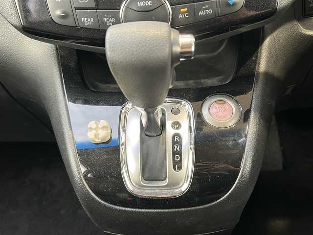 日産 セレナ ハイウェイS S HV Aセーフ 静岡県 2014(平26)年 8.5万km ブリリアントホワイトパール 純正SDナビ/・CD/・DVD/・フルセグＴＶ/・Bluetooth/・AM/・FM/主要装備/・後席モニター/・両側パワスラ/・衝突軽減/・レーンキープ/・クルコン/・コーナーセンサー前後/・全方位カメラ/・ビルトインＥＴＣ/・ドラレコ/・LEDヘッドライト/・オートライト/・フォグランプ/・純正フロアマット/・純正アルミホイール/・スマートキー/・プッシュスタート