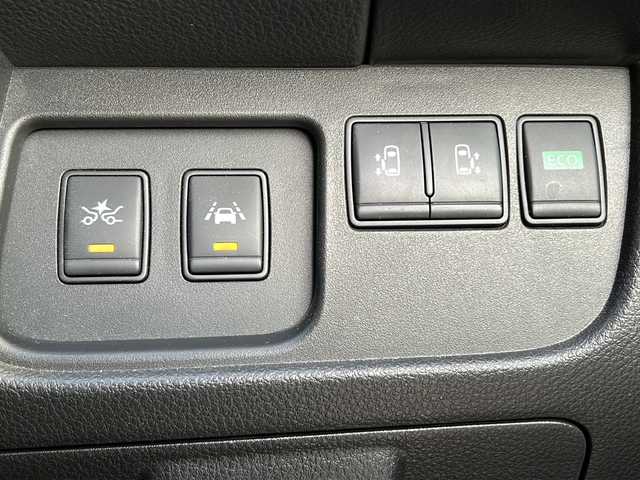 日産 セレナ ハイウェイS S HV Aセーフ 静岡県 2014(平26)年 8.5万km ブリリアントホワイトパール 純正SDナビ/・CD/・DVD/・フルセグＴＶ/・Bluetooth/・AM/・FM/主要装備/・後席モニター/・両側パワスラ/・衝突軽減/・レーンキープ/・クルコン/・コーナーセンサー前後/・全方位カメラ/・ビルトインＥＴＣ/・ドラレコ/・LEDヘッドライト/・オートライト/・フォグランプ/・純正フロアマット/・純正アルミホイール/・スマートキー/・プッシュスタート