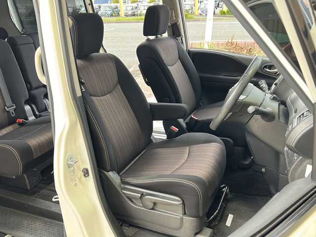 日産 セレナ ハイウェイS S HV Aセーフ 静岡県 2014(平26)年 8.5万km ブリリアントホワイトパール 純正SDナビ/・CD/・DVD/・フルセグＴＶ/・Bluetooth/・AM/・FM/主要装備/・後席モニター/・両側パワスラ/・衝突軽減/・レーンキープ/・クルコン/・コーナーセンサー前後/・全方位カメラ/・ビルトインＥＴＣ/・ドラレコ/・LEDヘッドライト/・オートライト/・フォグランプ/・純正フロアマット/・純正アルミホイール/・スマートキー/・プッシュスタート