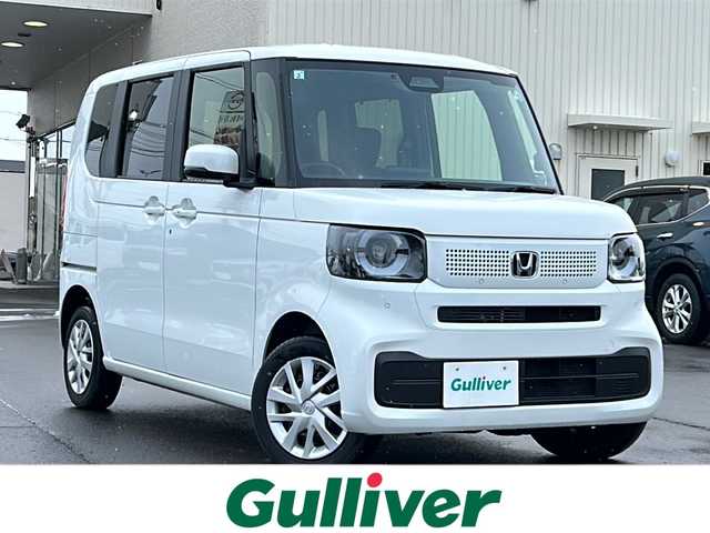 ホンダ Ｎ ＢＯＸ 道北・旭川 2024(令6)年 1万km プラチナホワイトパール /4WD//禁煙車//純正ナビ/BT/USB/TV//バックカメラ//ETC//片側パワースライドドア//ミラーヒーター//エコモード//ステアリングスイッチ//オートライト//LEDヘッドライト//LEDウィンカー//ミラーウィンカー//ロールサンシェード//ホンダセンシング//CMBS//ACC//LKAS//踏み間違え衝突軽減システム//急アクセル抑制機能//歩行者事故低減システム//路外逸脱抑制機能//先行車発信お知らせ//標識認識機能//オートハイビーム//パーキングセンサーシステム//保証書