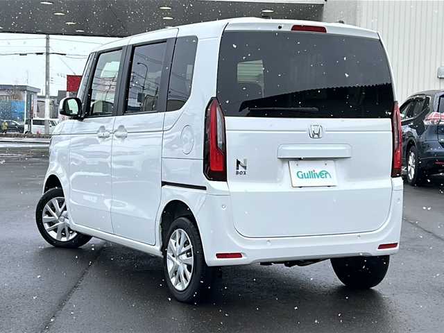 ホンダ Ｎ ＢＯＸ 道北・旭川 2024(令6)年 1万km プラチナホワイトパール /4WD//禁煙車//純正ナビ/BT/USB/TV//バックカメラ//ETC//片側パワースライドドア//ミラーヒーター//エコモード//ステアリングスイッチ//オートライト//LEDヘッドライト//LEDウィンカー//ミラーウィンカー//ロールサンシェード//ホンダセンシング//CMBS//ACC//LKAS//踏み間違え衝突軽減システム//急アクセル抑制機能//歩行者事故低減システム//路外逸脱抑制機能//先行車発信お知らせ//標識認識機能//オートハイビーム//パーキングセンサーシステム//保証書
