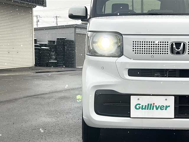 ホンダ Ｎ ＢＯＸ 道北・旭川 2024(令6)年 1万km プラチナホワイトパール /4WD//禁煙車//純正ナビ/BT/USB/TV//バックカメラ//ETC//片側パワースライドドア//ミラーヒーター//エコモード//ステアリングスイッチ//オートライト//LEDヘッドライト//LEDウィンカー//ミラーウィンカー//ロールサンシェード//ホンダセンシング//CMBS//ACC//LKAS//踏み間違え衝突軽減システム//急アクセル抑制機能//歩行者事故低減システム//路外逸脱抑制機能//先行車発信お知らせ//標識認識機能//オートハイビーム//パーキングセンサーシステム//保証書