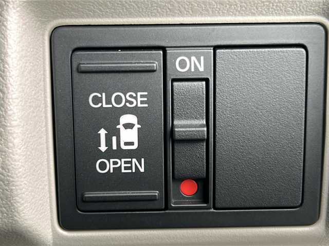 ホンダ Ｎ ＢＯＸ 道北・旭川 2024(令6)年 1万km プラチナホワイトパール /4WD//禁煙車//純正ナビ/BT/USB/TV//バックカメラ//ETC//片側パワースライドドア//ミラーヒーター//エコモード//ステアリングスイッチ//オートライト//LEDヘッドライト//LEDウィンカー//ミラーウィンカー//ロールサンシェード//ホンダセンシング//CMBS//ACC//LKAS//踏み間違え衝突軽減システム//急アクセル抑制機能//歩行者事故低減システム//路外逸脱抑制機能//先行車発信お知らせ//標識認識機能//オートハイビーム//パーキングセンサーシステム//保証書