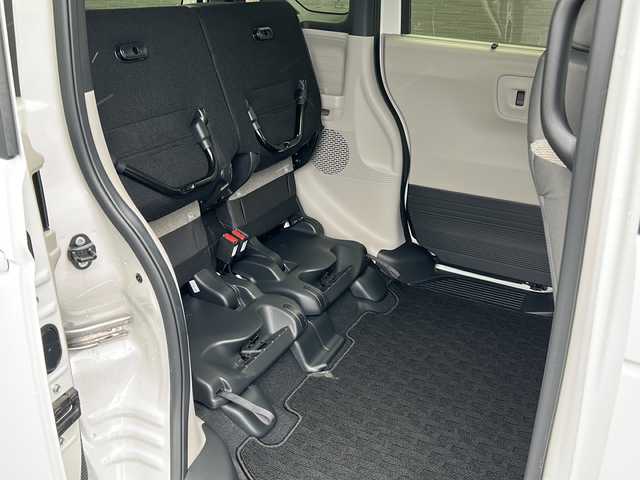 ホンダ Ｎ ＢＯＸ 道北・旭川 2024(令6)年 1万km プラチナホワイトパール /4WD//禁煙車//純正ナビ/BT/USB/TV//バックカメラ//ETC//片側パワースライドドア//ミラーヒーター//エコモード//ステアリングスイッチ//オートライト//LEDヘッドライト//LEDウィンカー//ミラーウィンカー//ロールサンシェード//ホンダセンシング//CMBS//ACC//LKAS//踏み間違え衝突軽減システム//急アクセル抑制機能//歩行者事故低減システム//路外逸脱抑制機能//先行車発信お知らせ//標識認識機能//オートハイビーム//パーキングセンサーシステム//保証書