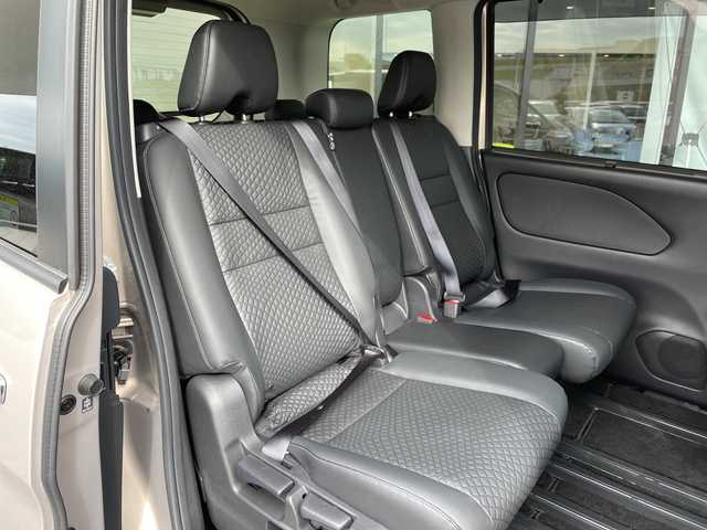 日産 セレナ ハイウェイスター V 愛知県 2021(令3)年 4.4万km カシミヤグレージュ プロパイロット/純正10型ナビ/フリップダウンモニター/全方位カメラ/両側パワースライドドア/クルーズコントロール/バックカメラ/コーナーセンサー/純正アルミホイール/ブラインドスポットモニター/LEDヘッドライト/インテリジェントミラー/リアオートエアコン/オートマチックハイビーム/衝突軽減システム/フルセグ/CD DVD/Bluetooth/ステアリングスイッチ/スマートキー/プッシュスタート