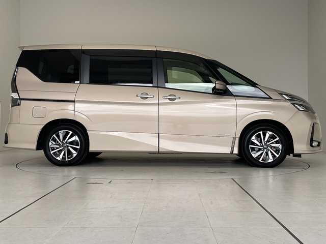 日産 セレナ ハイウェイスター V 愛知県 2021(令3)年 4.4万km カシミヤグレージュ プロパイロット/純正10型ナビ/フリップダウンモニター/全方位カメラ/両側パワースライドドア/クルーズコントロール/バックカメラ/コーナーセンサー/純正アルミホイール/ブラインドスポットモニター/LEDヘッドライト/インテリジェントミラー/リアオートエアコン/オートマチックハイビーム/衝突軽減システム/フルセグ/CD DVD/Bluetooth/ステアリングスイッチ/スマートキー/プッシュスタート
