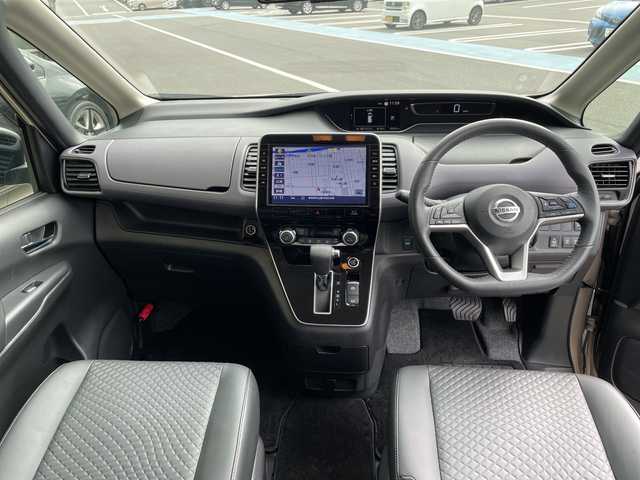 日産 セレナ ハイウェイスター V 愛知県 2021(令3)年 4.4万km カシミヤグレージュ プロパイロット/純正10型ナビ/フリップダウンモニター/全方位カメラ/両側パワースライドドア/クルーズコントロール/バックカメラ/コーナーセンサー/純正アルミホイール/ブラインドスポットモニター/LEDヘッドライト/インテリジェントミラー/リアオートエアコン/オートマチックハイビーム/衝突軽減システム/フルセグ/CD DVD/Bluetooth/ステアリングスイッチ/スマートキー/プッシュスタート