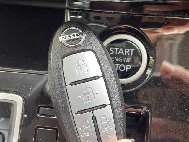 日産 セレナ ハイウェイスター V 愛知県 2021(令3)年 4.4万km カシミヤグレージュ プロパイロット/純正10型ナビ/フリップダウンモニター/全方位カメラ/両側パワースライドドア/クルーズコントロール/バックカメラ/コーナーセンサー/純正アルミホイール/ブラインドスポットモニター/LEDヘッドライト/インテリジェントミラー/リアオートエアコン/オートマチックハイビーム/衝突軽減システム/フルセグ/CD DVD/Bluetooth/ステアリングスイッチ/スマートキー/プッシュスタート