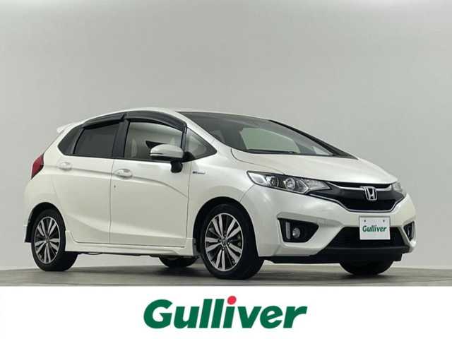 ホンダ フィット ハイブリット Sパッケージ 埼玉県 2015(平27)年 6.7万km プレミアムホワイトパールⅡ 純正ナビ Bカメラ 衝突軽減 ETC LED 前後ドライブレコーダー フルセグ クルーズコントロール ＭＴモード付ＡＴ 純正フロアマット 純正16インチアルミ Bluetooth スマートキー