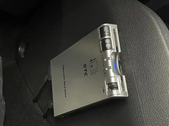 ホンダ フィット ハイブリット Sパッケージ 埼玉県 2015(平27)年 6.7万km プレミアムホワイトパールⅡ 純正ナビ Bカメラ 衝突軽減 ETC LED 前後ドライブレコーダー フルセグ クルーズコントロール ＭＴモード付ＡＴ 純正フロアマット 純正16インチアルミ Bluetooth スマートキー