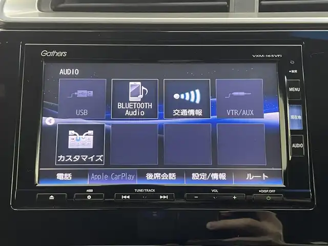 ホンダ フィット ハイブリット Sパッケージ 埼玉県 2015(平27)年 6.7万km プレミアムホワイトパールⅡ 純正ナビ Bカメラ 衝突軽減 ETC LED 前後ドライブレコーダー フルセグ クルーズコントロール ＭＴモード付ＡＴ 純正フロアマット 純正16インチアルミ Bluetooth スマートキー