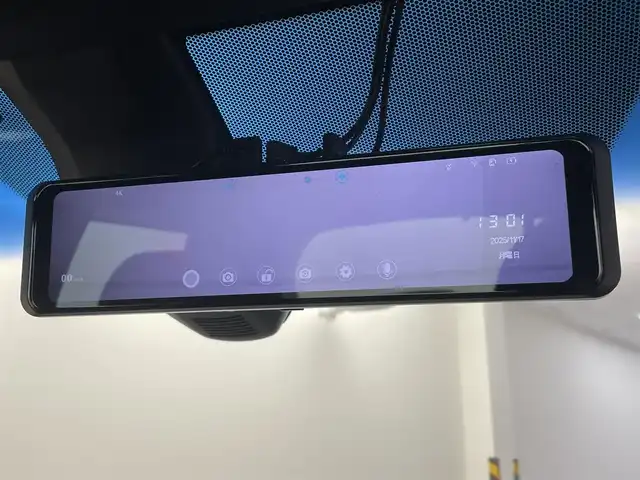 ホンダ フィット ハイブリット Sパッケージ 埼玉県 2015(平27)年 6.7万km プレミアムホワイトパールⅡ 純正ナビ Bカメラ 衝突軽減 ETC LED 前後ドライブレコーダー フルセグ クルーズコントロール ＭＴモード付ＡＴ 純正フロアマット 純正16インチアルミ Bluetooth スマートキー