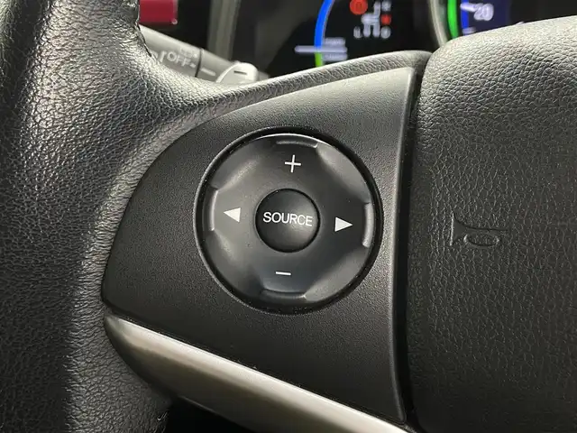 ホンダ フィット ハイブリット Sパッケージ 埼玉県 2015(平27)年 6.7万km プレミアムホワイトパールⅡ 純正ナビ Bカメラ 衝突軽減 ETC LED 前後ドライブレコーダー フルセグ クルーズコントロール ＭＴモード付ＡＴ 純正フロアマット 純正16インチアルミ Bluetooth スマートキー