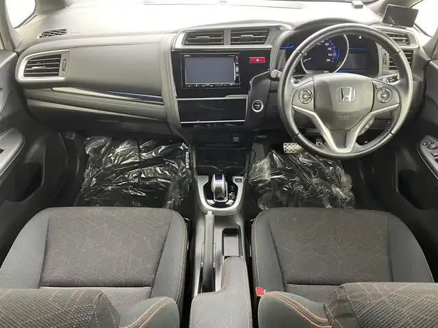 ホンダ フィット ハイブリット Sパッケージ 埼玉県 2015(平27)年 6.7万km プレミアムホワイトパールⅡ 純正ナビ Bカメラ 衝突軽減 ETC LED 前後ドライブレコーダー フルセグ クルーズコントロール ＭＴモード付ＡＴ 純正フロアマット 純正16インチアルミ Bluetooth スマートキー