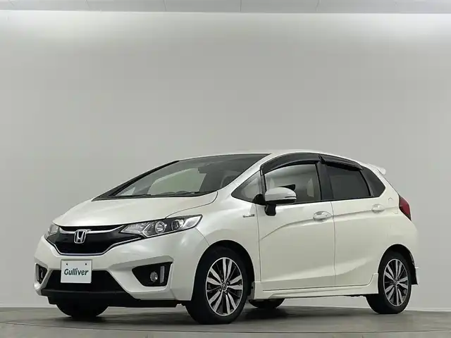 ホンダ フィット ハイブリット Sパッケージ 埼玉県 2015(平27)年 6.7万km プレミアムホワイトパールⅡ 純正ナビ Bカメラ 衝突軽減 ETC LED 前後ドライブレコーダー フルセグ クルーズコントロール ＭＴモード付ＡＴ 純正フロアマット 純正16インチアルミ Bluetooth スマートキー