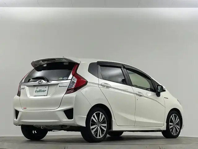 ホンダ フィット ハイブリット Sパッケージ 埼玉県 2015(平27)年 6.7万km プレミアムホワイトパールⅡ 純正ナビ Bカメラ 衝突軽減 ETC LED 前後ドライブレコーダー フルセグ クルーズコントロール ＭＴモード付ＡＴ 純正フロアマット 純正16インチアルミ Bluetooth スマートキー