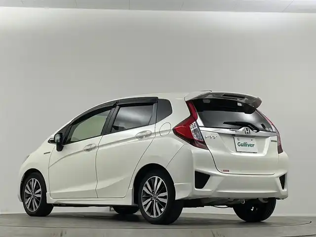 ホンダ フィット ハイブリット Sパッケージ 埼玉県 2015(平27)年 6.7万km プレミアムホワイトパールⅡ 純正ナビ Bカメラ 衝突軽減 ETC LED 前後ドライブレコーダー フルセグ クルーズコントロール ＭＴモード付ＡＴ 純正フロアマット 純正16インチアルミ Bluetooth スマートキー