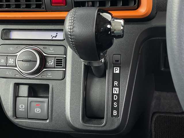 ダイハツ タント ファンクロスターボ 埼玉県 2025(令7)年 0.3万km クロムグレーメタリック 純正9インチディスプレイオーディオ/スマートアシスト/両側パワースライドドア/HDMI/USBソケット/バックカメラ/ドライブレコーダー/ETC/前席シートヒーター/LEDヘッドライト/プッシュスタート/スマートキー/純正15インチアルミホイール