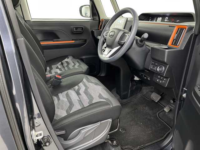 ダイハツ タント ファンクロスターボ 埼玉県 2025(令7)年 0.3万km クロムグレーメタリック 純正9インチディスプレイオーディオ/スマートアシスト/両側パワースライドドア/HDMI/USBソケット/バックカメラ/ドライブレコーダー/ETC/前席シートヒーター/LEDヘッドライト/プッシュスタート/スマートキー/純正15インチアルミホイール