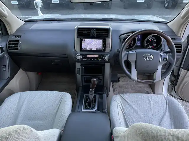 トヨタ ランドクルーザー プラド TX 東京都 2013(平25)年 2.5万km ホワイトパールクリスタルシャイン ナビ　/横滑り防止　/電格ミラー　/ビルトインＥＴＣ　/トランスファースイッチ　/ウィンドシールドデアイサー　/ヘッドライトレベライザー　/純正フロアマット　/ドアバイザー　/ステアリングスイッチ　/プッシュスタート