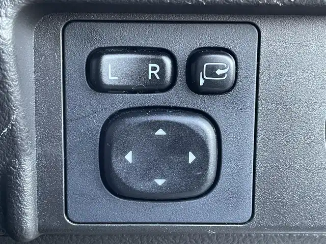 トヨタ ランドクルーザー プラド TX 東京都 2013(平25)年 2.5万km ホワイトパールクリスタルシャイン ナビ　/横滑り防止　/電格ミラー　/ビルトインＥＴＣ　/トランスファースイッチ　/ウィンドシールドデアイサー　/ヘッドライトレベライザー　/純正フロアマット　/ドアバイザー　/ステアリングスイッチ　/プッシュスタート