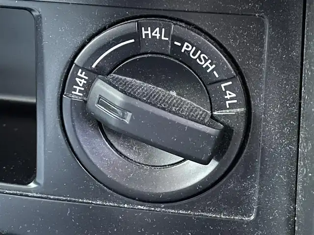 トヨタ ランドクルーザー プラド TX 東京都 2013(平25)年 2.5万km ホワイトパールクリスタルシャイン ナビ　/横滑り防止　/電格ミラー　/ビルトインＥＴＣ　/トランスファースイッチ　/ウィンドシールドデアイサー　/ヘッドライトレベライザー　/純正フロアマット　/ドアバイザー　/ステアリングスイッチ　/プッシュスタート