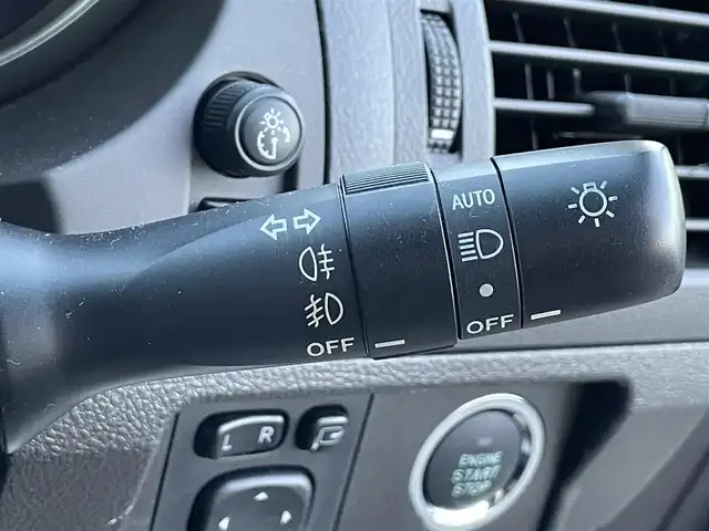 トヨタ ランドクルーザー プラド TX 東京都 2013(平25)年 2.5万km ホワイトパールクリスタルシャイン ナビ　/横滑り防止　/電格ミラー　/ビルトインＥＴＣ　/トランスファースイッチ　/ウィンドシールドデアイサー　/ヘッドライトレベライザー　/純正フロアマット　/ドアバイザー　/ステアリングスイッチ　/プッシュスタート